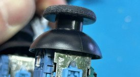 Έφτασαν τα νέας γενιάς χειριστήρια DualSense με σημαντικές αλλαγές, πως θα τα ξεχωρίζετε (photos)