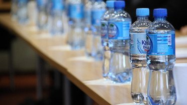 Μπουκάλια με εμφιαλωμένο νερό εντοπίστηκαν με επίπεδα νανοπλαστικών υψηλότερα και από το νερό της βρύσης!