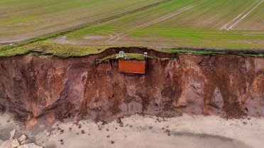 Πυρηνικό καταφύγιο ετοιμάζεται να πέσει στον ωκεανό!