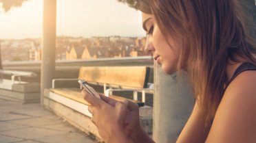 Πανελλήνιες και κινητό: κόψε, κράτα ή πέτα;