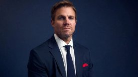 O Stephen Amell φοράει το κόκκινο μαγιό στην αναβίωση του Baywatch (trailer)