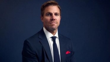 O Stephen Amell φοράει το κόκκινο μαγιό στην αναβίωση του Baywatch (trailer)