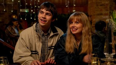 Λάθος αριθμός, σωστός έρωτας για την Angourie Rice στο Finding Emily (trailer)