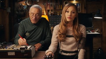 Ben Stiller, Robert De Niro και Ariana Grande κλέβουν την παράσταση στο Focker-In-Law (trailer)