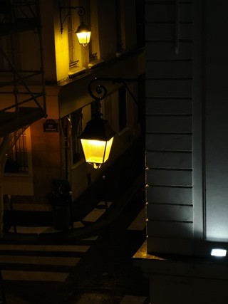 ISO 250, 1/50sec, F2.4, Zoom 3x