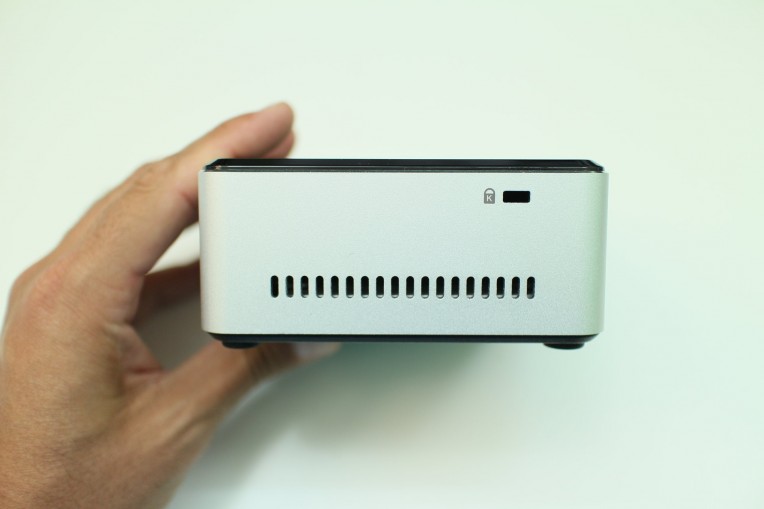 Intel NUC D34010WYKH Image 1
