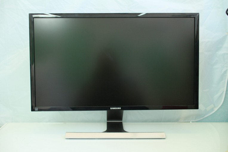 Samsung U28D590D Image 1