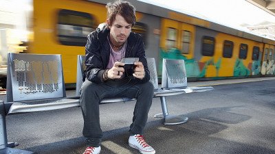 Sony Ericsson Xperia Play Image 03