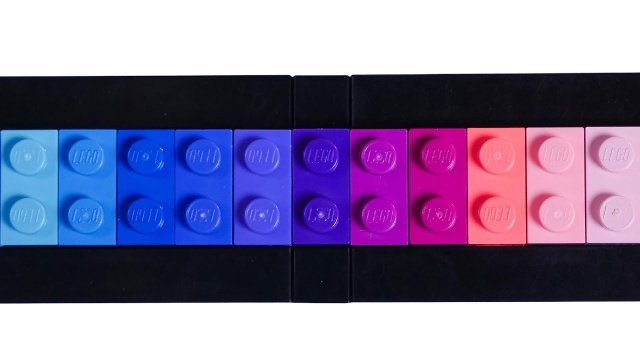 Δύο νέα χρώματα στα τουβλάκια LEGO τρελαίνουν τους fans (video)