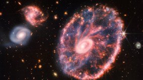 Το τηλεσκόπιο James Webb ζουμάρει στον Cartwheel Galaxy (video)