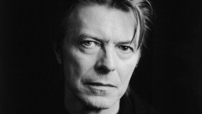 O David Bowie πρωταγωνιστεί σε comic εμπνευσμένο από την ταινία sci-fi The Man Who Fell to Earth