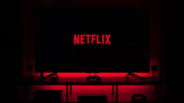 Tο Netflix διευκρινίζει το πως θα εμποδίζει του χρήστες να μοιράζονται τον λογαριασμό τους