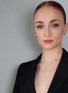 Πρώτα πλάνα με τη Sophie Turner στον ρόλο της Lara Croft για τη σειρά Tomb Raider (video)