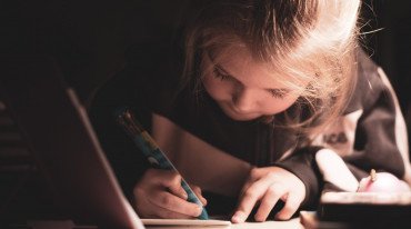 Έρευνα: Σοκάρουν οι λόγοι που χρησιμοποιούν οι ανήλικοι το ΑΙ!