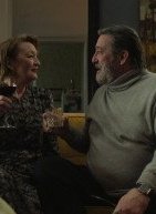 Μια διαχρονική σπουδή για την αγάπη προσφέρει το ζευγάρι των Lesley Manville και Ciarán Hinds στο Midwinter Break (trailer)