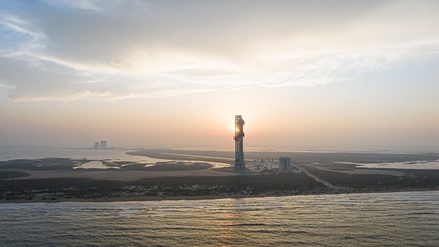 Δεν σταματάει: Η SpaceX πήρε άδεια για 7.500 ακόμη δορυφόρους 2ης γενιάς