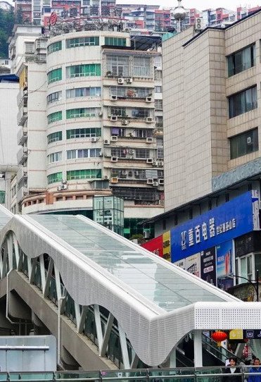 Η Κίνα έφτιαξε τις μεγαλύτερες κυλιόμενες σκάλες, που θυμίζουν κάτι από Marvel! (video)