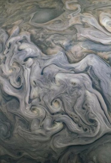 Τα σύννεφα του Δία κρύβουν κάτι μεγάλο