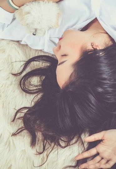 Κάποτε οι άνθρωποι κοιμόντουσαν δύο φορές κάθε βράδυ, όπως δείχνει νέα έρευνα