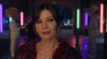 Η Catherine Zeta-Jones μετατρέπεται σε αδίστακτη εκτελέστρια στη σειρά Kill Jackie (trailer)