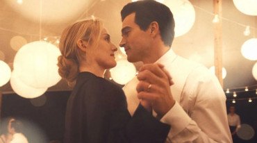 Ένας τραγικός έρωτας των '90s είναι στο επίκεντρο του Love Story: John F. Kennedy Jr. & Carolyn Bessette (trailer)