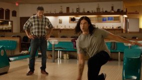 Ένας απένταρος παίκτης του bowling παλεύει να σώσει την οικογενειακή επιχείρηση στο Lucky Strikes (trailer)