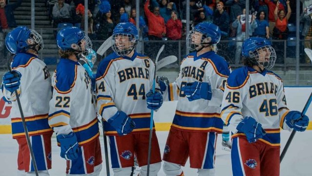 Το Off Campus έρχεται στο Prime Video με έρωτες, χόκεϊ και δράμα (trailer)