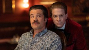 Πέντε ξένοι, ένα ξενοδοχείο και ένα θανάσιμο παιχνίδι πόκερ κλέβουν την παράσταση στο The Highest Stakes (trailer)