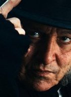 Ο Johnny Depp μεταμορφώνεται σε Scrooge στο σκοτεινό χριστουγεννιάτικο Ebenezer (trailer)