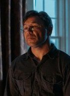 Ο Stephen Graham και η Andrea Riseborough συνθέτουν μια τρομακτική οικογένεια στο Heel (trailer)